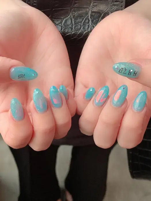 Amitie所属 Amitie 成井絵美のネイルデザイン ミニモ