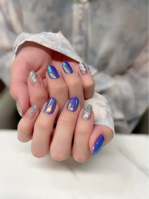 紫 オーロラでキラキラに お色味やホロの種類次第でかわいい系 かっこいい系にまで変化します yley アイリー Salon所属 乙津 晴香のネイル デザイン ミニモ