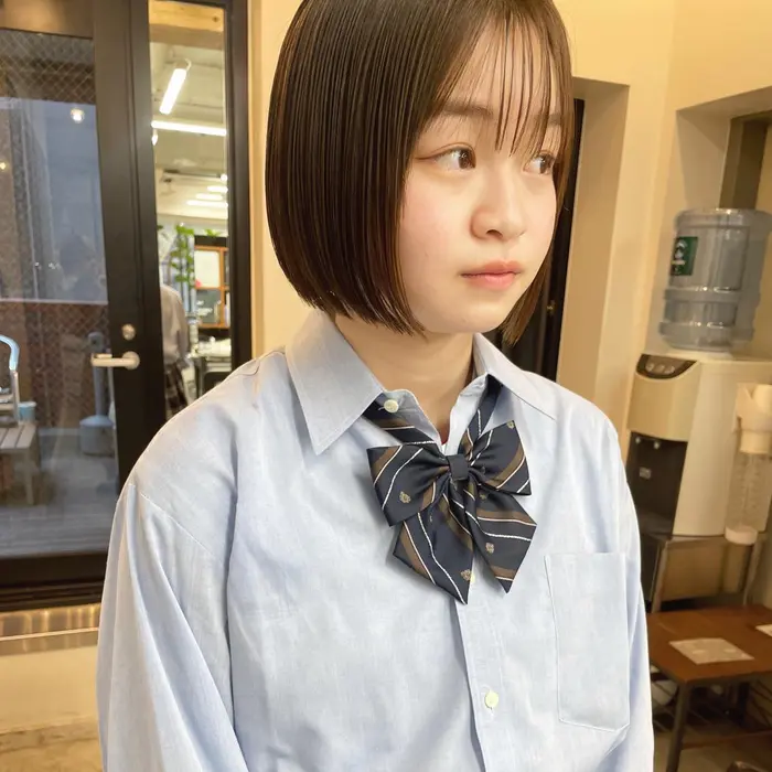 高校生だってミニボブに 地毛のほんのり茶色い感じと制服がかわいいね Instagram Pledica所属 サトウ リョウのヘア カタログ ミニモ