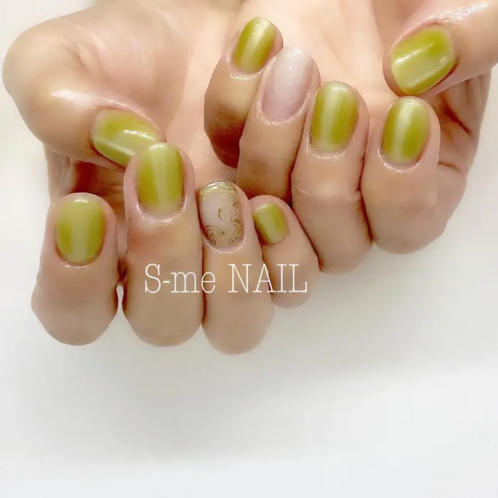 Green 青海波 毎年この季節はこちらのグリーンが素敵なお客様っ アクセントは吉祥紋の S Me Nail所属 道尾 祥帆のネイル デザイン ミニモ