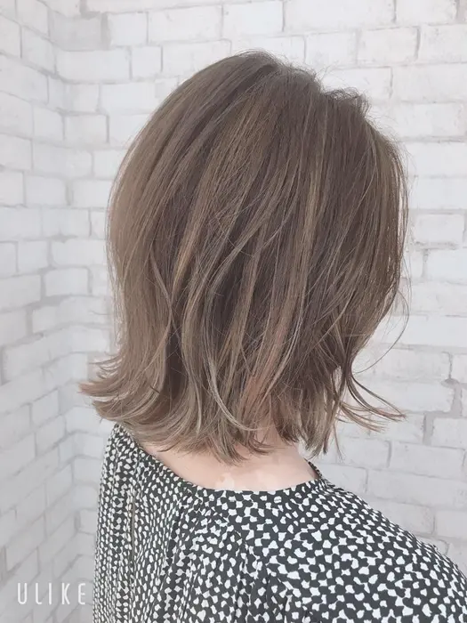 ミディアム外ハネヘアで 大人っぽく Nyny 姫路本店所属 清利 あやなのヘアカタログ ミニモ