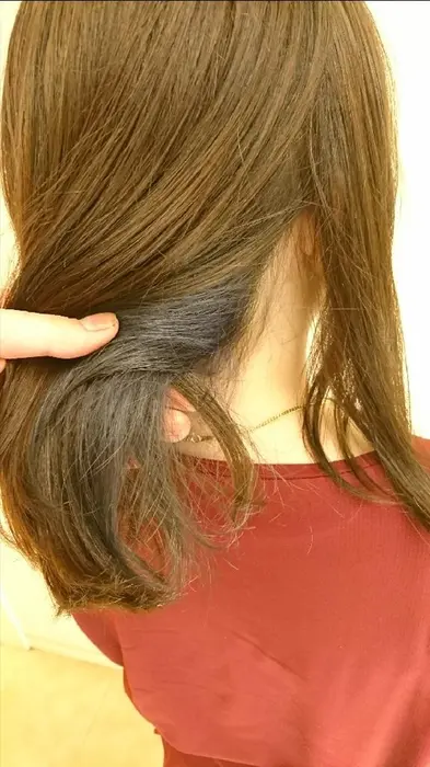 マットベージュにブルーアッシュのインナーカラー 美容室bcbg ベーセベーゼ 成増店所属 蒲生 優のヘアカタログ ミニモ