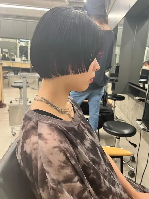 ぱつっと前上がりショート 後ろに流して軽いスタイリングも楽しんで欲しい Views Tokyo所属 迫田峻輝 似合わせ カットカラーのヘアカタログ ミニモ