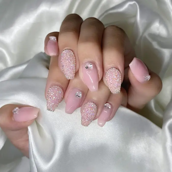 パーツ追加料金無し 韓国ネイル ヴァンクリネイル ピクシーネイル ストーン埋め尽くしネイル Pomnail所属 Pom Nail 韓国ネイル 専門店のネイルデザイン ミニモ