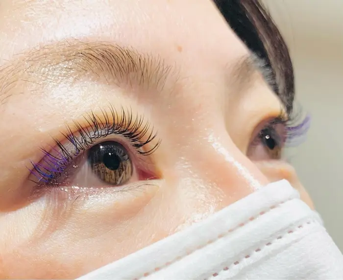 フラットラッシュ160本 カラーエクステ ｃカール 0 15 8 11mm 目尻に青と紫を入れたデ Eyelash Salon F所属 中村 彩香の マツエクデザイン ミニモ