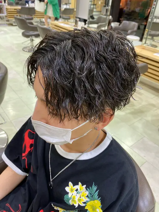 スパイラル強めのツイストスパイラルパーマ Zest Pool店所属 癖毛 直毛改善 Tomokiのヘアカタログ ミニモ