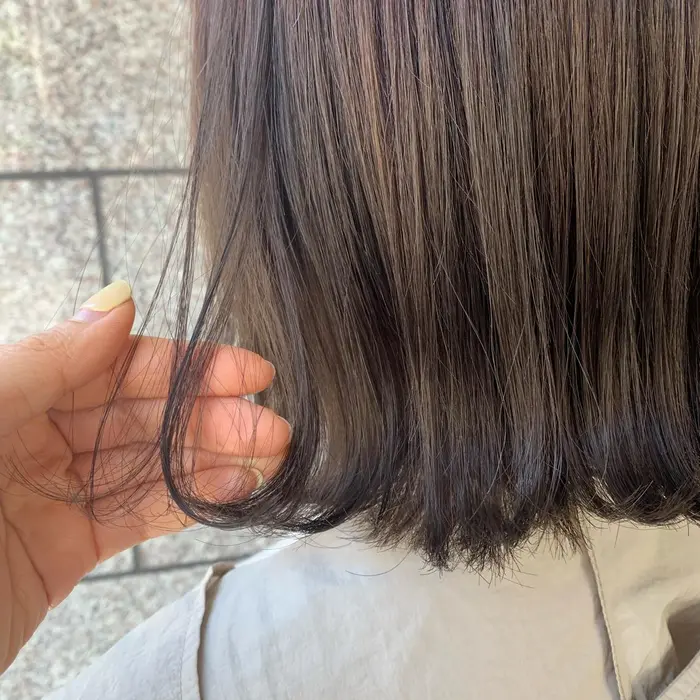 ショコラグレー ダンバルモリ 毛先のみブリーチの履歴のある方です 暗めトーンで全体のカラーを Blue Faces赤羽店所属 佐藤 亜紀のヘアカタログ ミニモ
