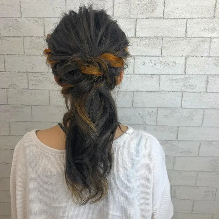 インナーカラーにオレンジを入れて編みおろしアレンジ Prize錦糸町店所属 シールエクステ Tomomiのヘア カタログ ミニモ