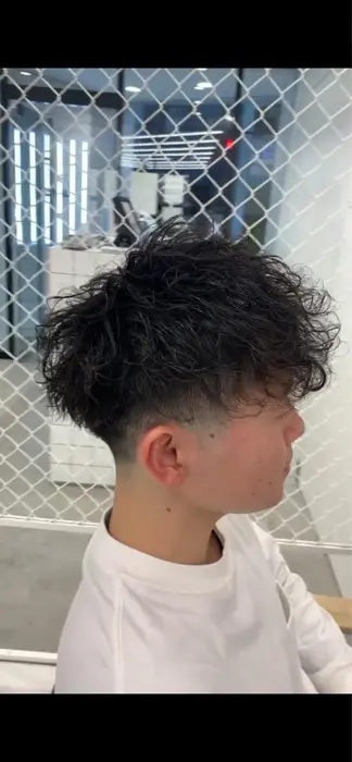 フェードカットした後カールパーマとツイストをmixで巻いてます 無造作パーマです Emu所属 Zest Emu店のヘアカタログ ミニモ フェードカットした後カールパーマとツイストをmixで巻いてます 無造作パーマです Emu所属 Zest Emu店のヘアカタログ ミニモ