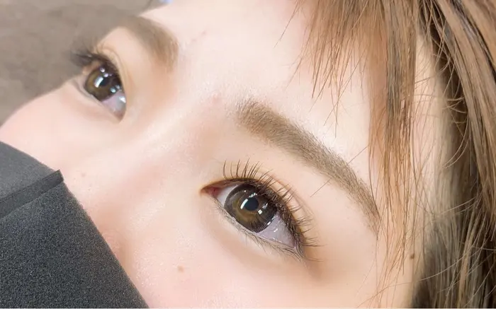 フラットマットラッシュ ブラウンエクステ Cカール 140本 ミントラッシュ 新宿西口店所属 O Mikaのマツエク デザイン ミニモ