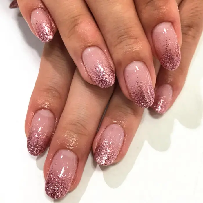 ラメグラデーション ピンク 深め Grancieux青葉台店所属 Grancieux いのつめのネイルデザイン ミニモ