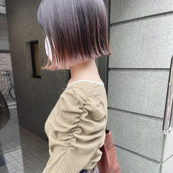 あごラインのぷつんっと切りっぱなしボブ ストレートアイロンでほんのり外ハネにして オイルをつけ Pledica所属 サトウ リョウのヘアカタログ ミニモ