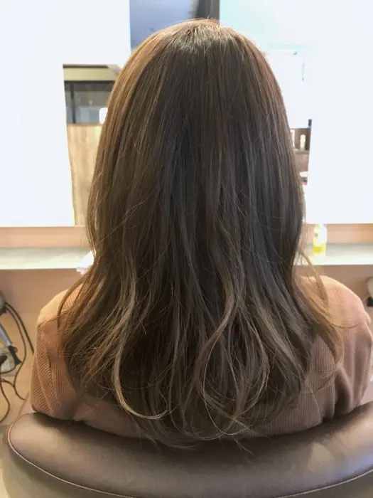 ハイライトの入った3dカラー グラデーションで外国人風に Niche所属 Niche 真田 結花のヘアカタログ ミニモ