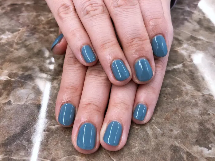 爽やかなくすみブルーのワンカラー Qbnail イオンモール春日部店所属 Qbnail イオンモール春日部店のネイル デザイン ミニモ