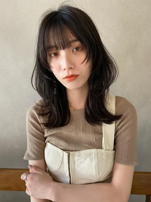 顔まわりウルフのレイヤーカット バングは少し重めが今年の流行り ウルフカット ウルフレ Canaan所属 Inui Harunaのヘアカタログ ミニモ