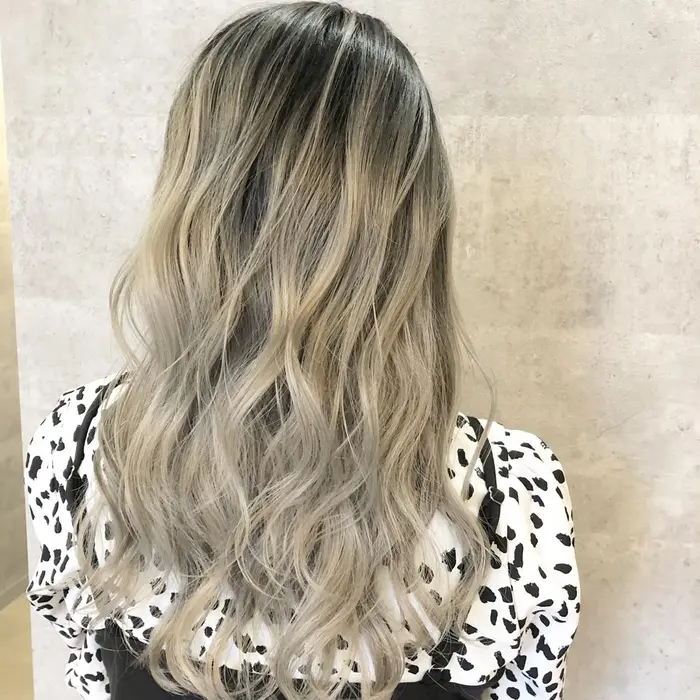 ホワイトベージュ ブリーチ2回以上 ケアブリーチ 00円 ブリーチ追加6000円から イ Oli おり 所属 肥田 友里香のヘアカタログ ミニモ