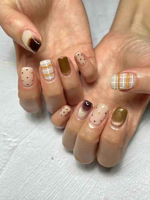 チェックが可愛すぎる 冬ネイル ニュアンスネイル チェックネイル マグネットネイル 9 Nail所属 9 Nine のネイル デザイン ミニモ チェックが可愛すぎる 冬ネイル ニュアンスネイル チェックネイル マグネットネイル 9 Nail所属 9 Nine のネイル デザイン ミニモ