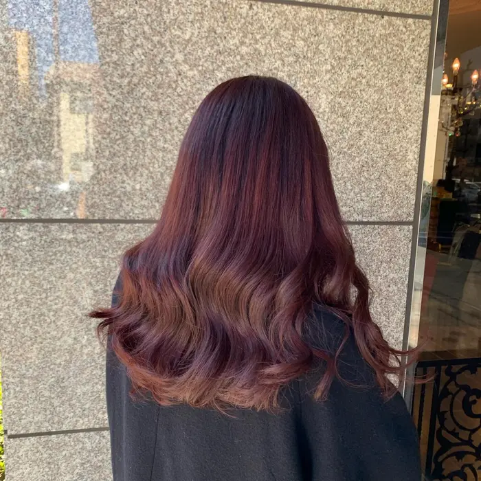 パープルピンク 明るめトーンから色味濃いめのパープルピンクに 外で見てもツヤツヤで可愛い色で Blue Faces赤羽店所属 佐藤 亜紀のヘアカタログ ミニモ