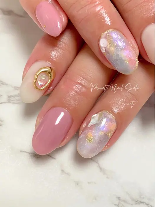 モルガナイト ピンク系で Citron Nail 先生デザイン 天然石のテ Nailsalon Swati 所属 Yuko ネイリスト の ネイルデザイン ミニモ