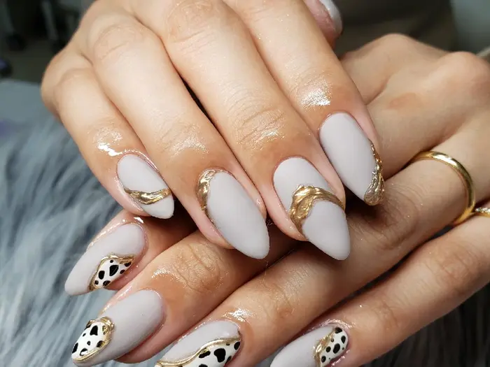 ダルメシアンネイル ダルメシアン柄ネイル ニュアンスネイルデザイン ニュアンスネイル アシ Nail Salon Coco所属 Nail Salon Coco 溝の口駅 のネイルデザイン ミニモ