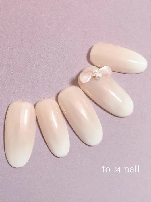 シンプルグラデーションネイル リボンをポイントに 三田市ネイルサロン 三田市ネイル 三田 To Nail所属 安藤 智子のネイル デザイン ミニモ