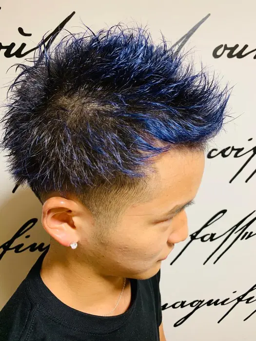 根元シルバー 毛先インディゴ バチバチのサマーカラー Lavie The Barber所属 ビジネススタイルなら 川島大青 のヘアカタログ ミニモ