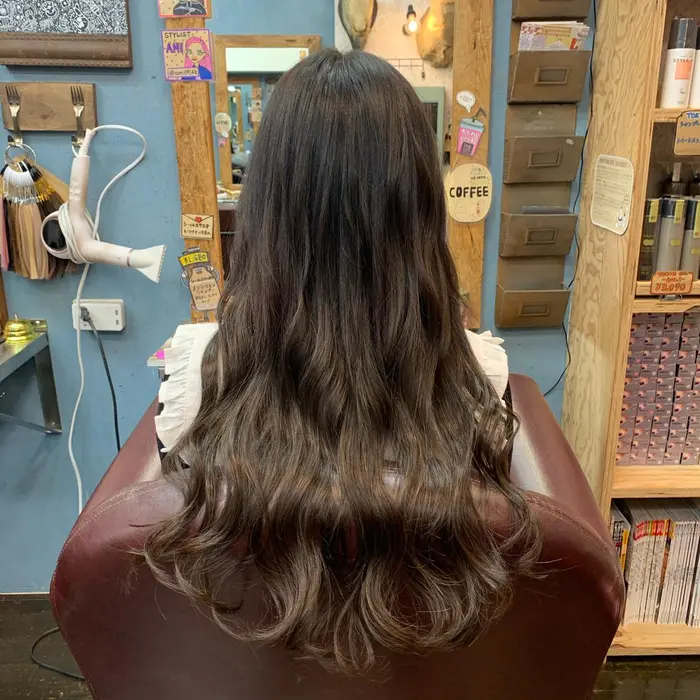 シールエクステ60枚で ミディアムから軽めのロングに Tnb Tokyo所属 Ami Tnbtokyoのヘア カタログ ミニモ