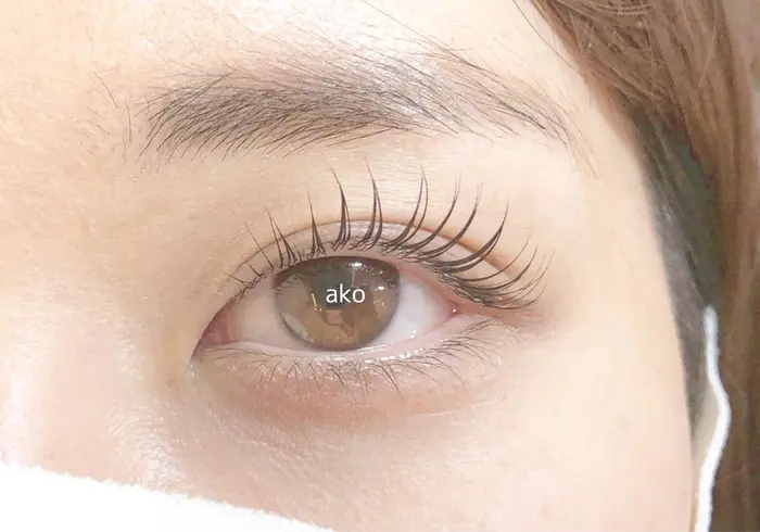 美容液しっかり使ってとっても長いまつげさんゆるくカールをつけたあげすぎないカールタイプのま Eyelash Maison Undeux所属 Ako のマツエクデザイン ミニモ