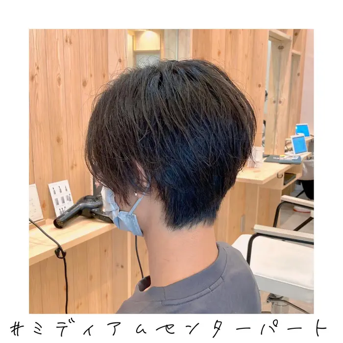 前下がりシルエットのミディアムセンターパート 菱形のシルエットでバランスの良いスタイル 伸ばしか Agu Hair Lidee所属 髪質改善 ストレート 藤原大吾のヘアカタログ ミニモ
