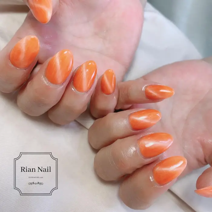 暑くなってくるとオレンジ人気です ギャラクシーなマグネットも素敵ですがキャッツアイも可愛い Rian Nail Salon School 昭島 リアンネイル 所属 Rian Nailのネイルデザイン ミニモ