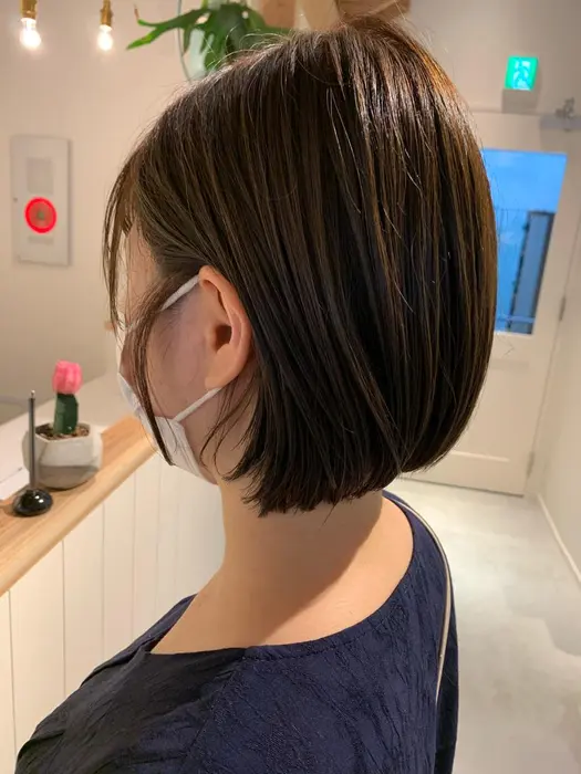 耳にかけても可愛いパツっとしすぎない柔らかいボブスタイル 丸みが出やすいように少し段をつけながら Eleanor Spa Treatment自由が丘所属 小顔 ショート ボブ 江波戸博章のヘアカタログ ミニモ