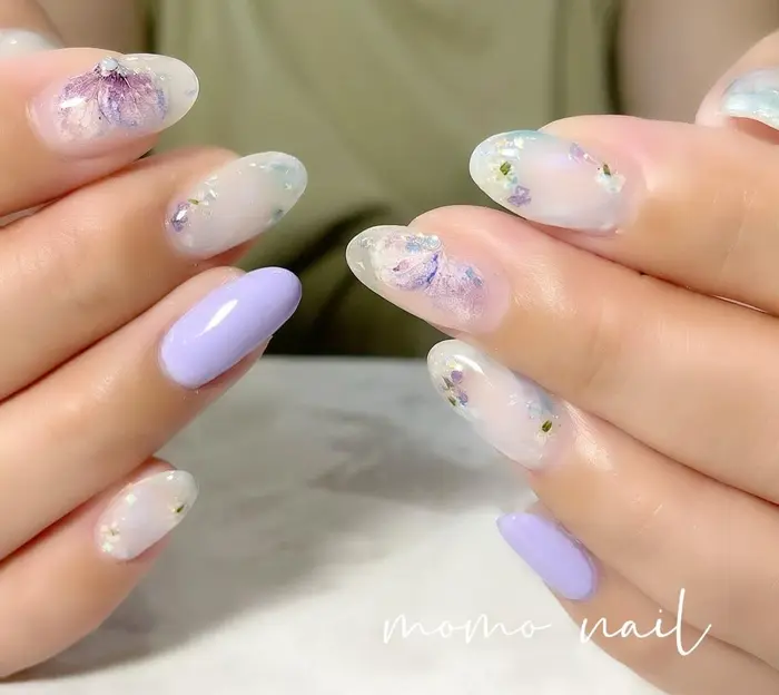 フリーコースのネイルです 透明感あるニュアンスネイルです 自爪を守るフィルイン推奨ネイルサロンで Atelier Salon Mars所属 Amano Momokoのネイルデザイン ミニモ