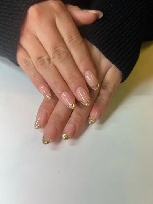 ゴールドガラスフレンチ ショートスカルプ Crossnail クロスネイル所属 なお きんぐのネイルデザイン ミニモ ゴールドガラスフレンチ ショートスカルプ Crossnail クロスネイル所属 なお きんぐのネイルデザイン ミニモ