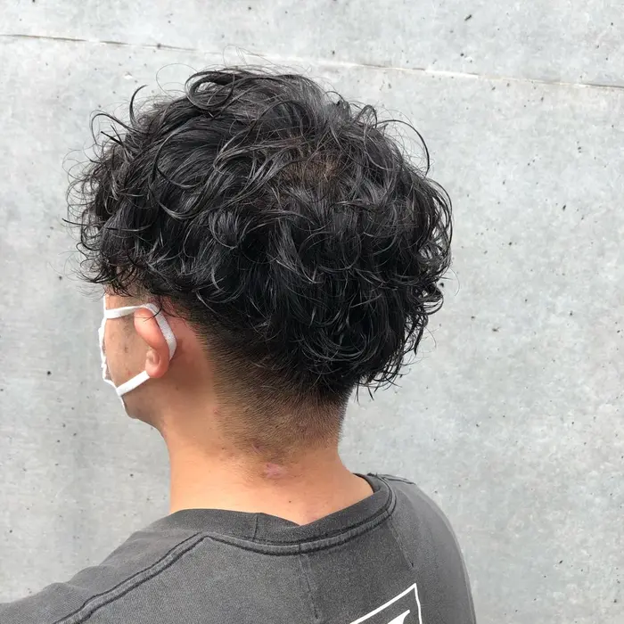 今流行りの重めパーマスタイルです パーマをしっかりかけつつ サイドとバックは刈り上げてスッキ Natura所属 髪質改善 高見裕也のヘアカタログ ミニモ