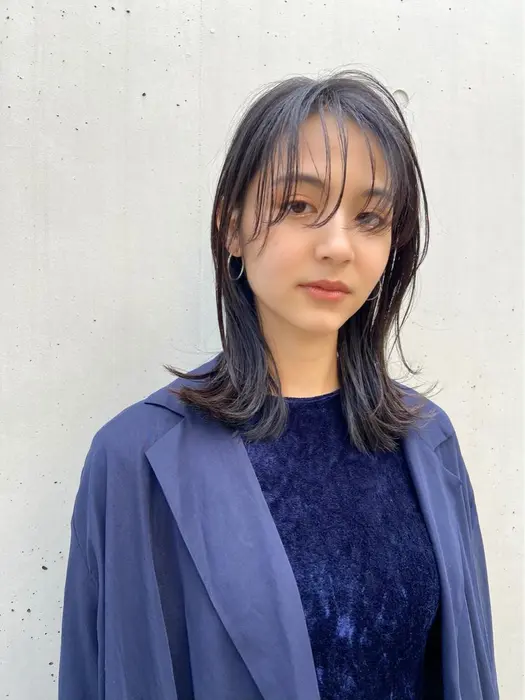 前髪を作るとニュアンスが出てかわいい 気分を変えたい時におすすめ セミロング ニュアンス Luckhair所属 内山 ひかるのヘアカタログ ミニモ