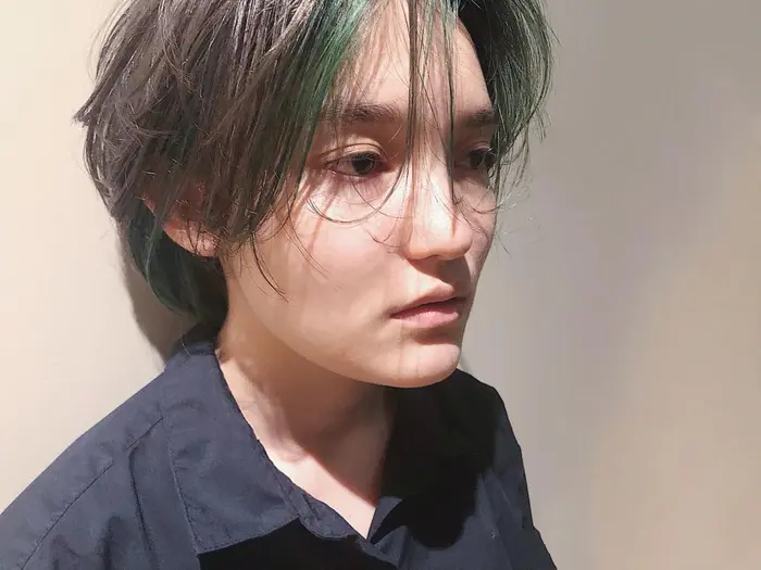 流行りの前髪にインナーカラー ワンポイントで可愛くなります カットは柔らかーく Nero Hairsalon Navy所属 ナカニシ テツロウのヘアカタログ ミニモ