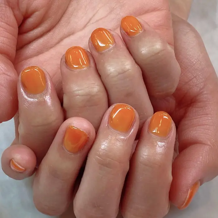 ちゅるんとオレンジのワンカラー Elixir Nail 新橋所属 エリクサーネイル新橋 中村のネイルデザイン ミニモ
