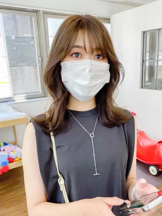 韓国風レイヤーカットでつくるオルチャンスタイル トレンドのくびれヘアは顔まわりのカットがとっても大事 Allure所属 韓国風 くびれ Styleタルミズのヘアカタログ ミニモ