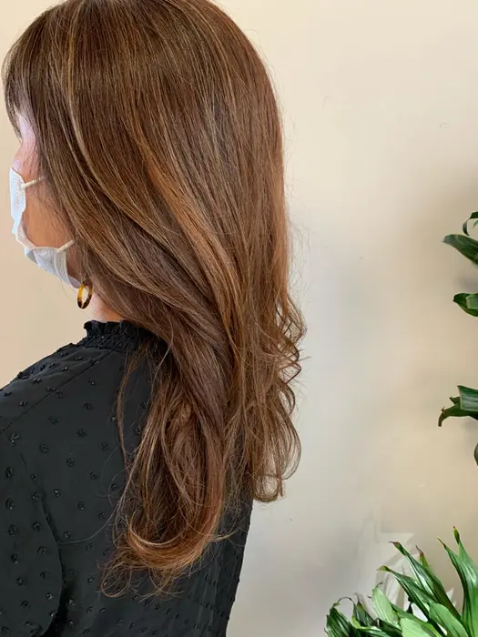 全体にハイライトを入れて 動きのあるスタイルにしました ﾟ ﾟ 白髪をぼかすために今回はハイ Belo Osaka所属 ヘアメイク Makikoの ヘアカタログ ミニモ