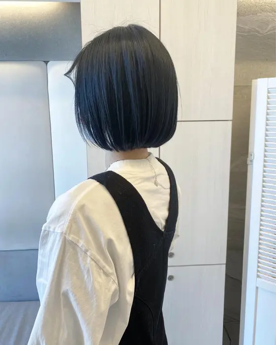 ミニボブと ブリーチなしの ブルーブラックカラー アナラーナ所属 工藤祐世 ボブ 韓国ヘアのヘアカタログ ミニモ