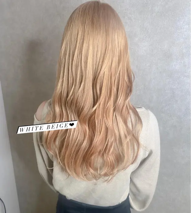 ブリーチで作るホワイトベージュカラー 意外とどんなお洋服にも合わせやすいホワイトベージュ Off White And大阪店所属 ガーリーヘア大阪 梅田ryonaのヘアカタログ ミニモ