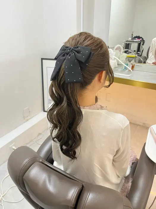 ミックス巻きでふわっと上品なポニーテール