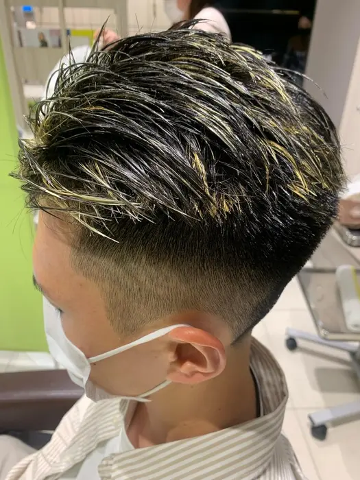 金メッシュ 今回は2回ブリーチをしました 2回でこのくらいの金になります Earth関内店所属 齊藤 拓希のヘアカタログ ミニモ