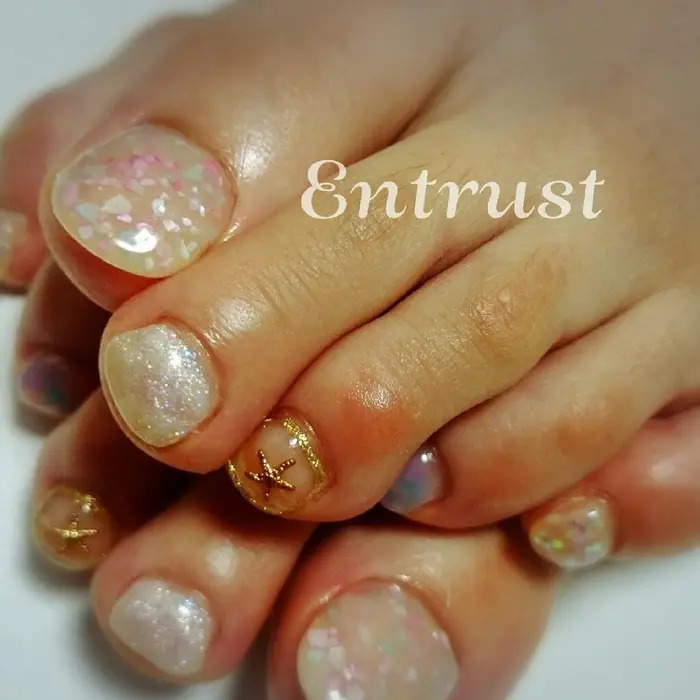 8月マンスリーデザイン フットネイル Entrust所属 Entrust Staffのネイルデザイン ミニモ