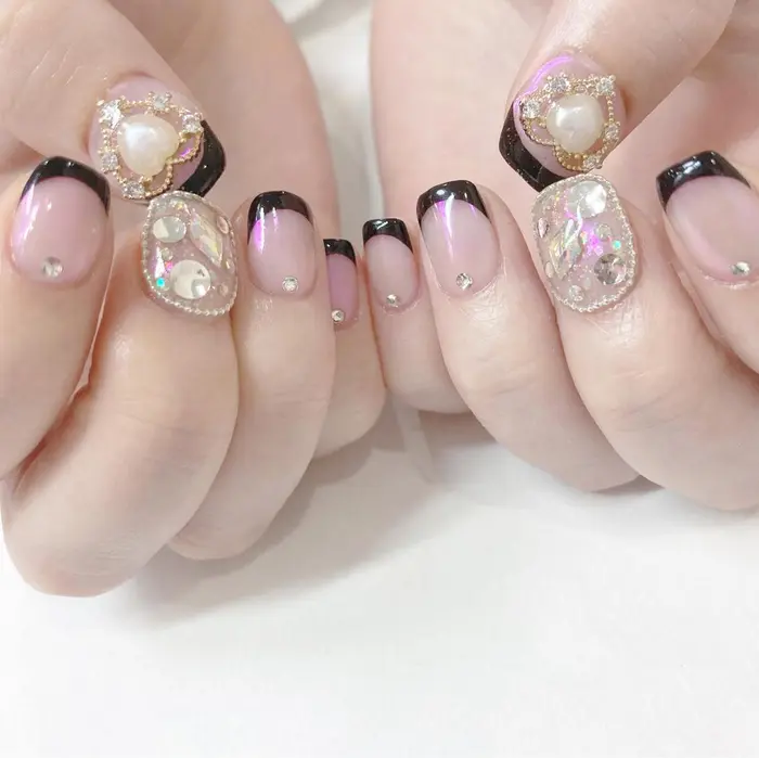 キラキラと黒フレンチ 1部有料パーツ Minami Nail所属 Haruka のネイルデザイン ミニモ キラキラと黒フレンチ 1部有料パーツ Minami Nail所属 Haruka のネイルデザイン ミニモ