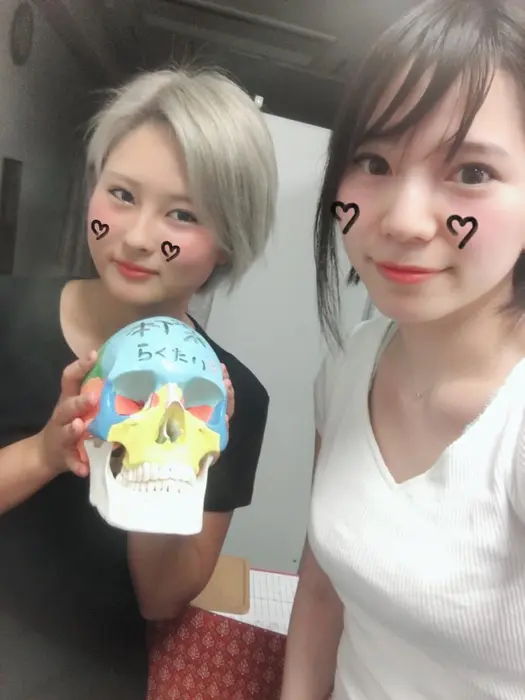 有名モデルの青山日和さまもご来店 楽体整体院スーパー3d小顔矯正所属 中村 まりかのエステ リラクカタログ ミニモ