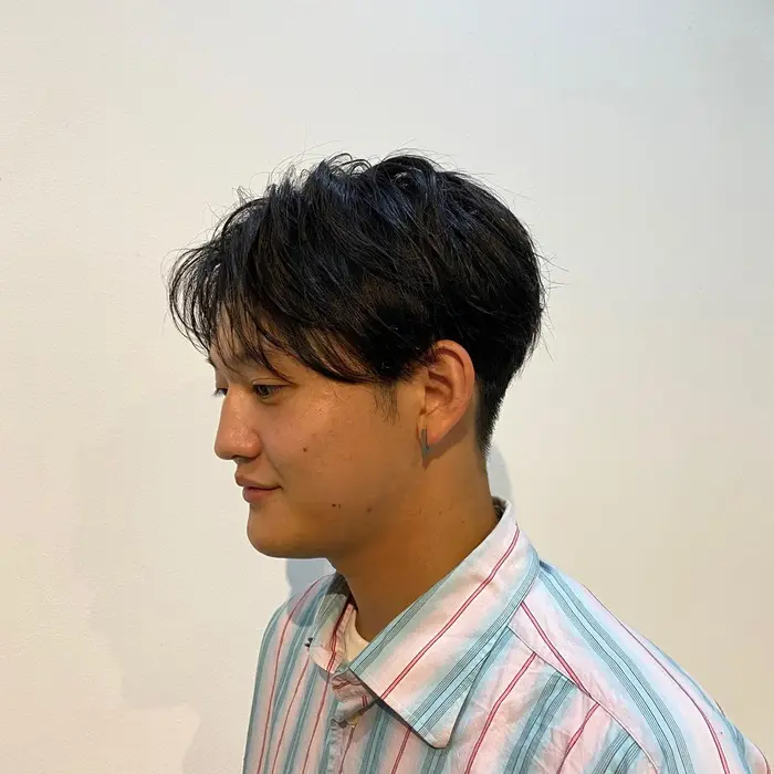スッキリと刈り上げた流行りのセンターパート Twiggy千舟店所属 栗田 大輝のヘアカタログ ミニモ スッキリと刈り上げた流行りのセンターパート Twiggy千舟店所属 栗田 大輝のヘアカタログ ミニモ