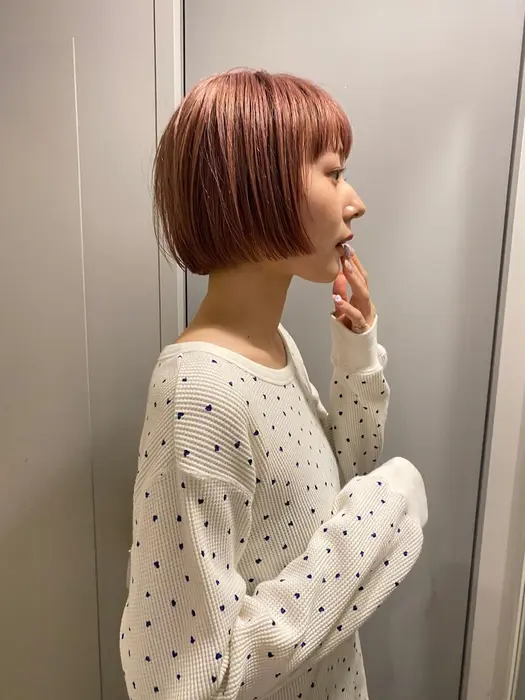 ミニボブ
リップラインのコンパクトにおさまるボブ。