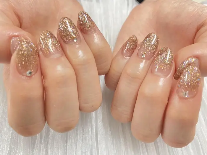 キラキラ グラデーション ブラウンベージュのスカルプチュアネイル ５５００円 ステラステラ所属 正 木のネイル デザイン ミニモ