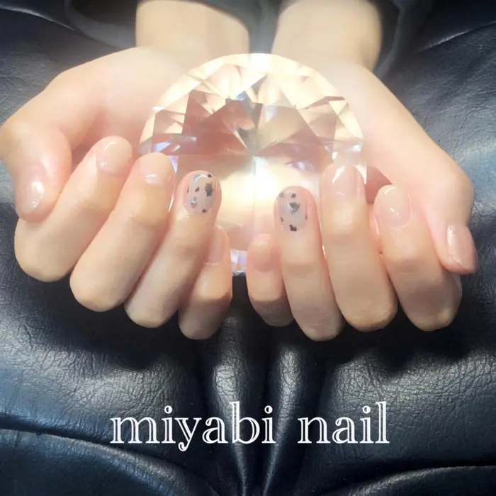 持ち込みデザイン ぷっくり可愛くショート初めてのジェルネイル ラメ ナチュラルベ 自宅サロン Miyabi Nail所属 Miyabi Nail 桂川駅近くのネイルデザイン ミニモ